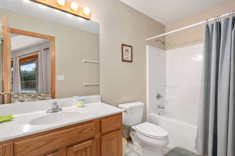 WH567: Sunshine Daydream | ML Bedroom 3- Private Full Bath