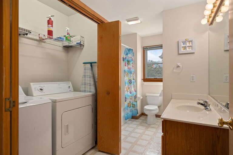 WH567: Sunshine Daydream | ML Shared Bath, Laundry Area