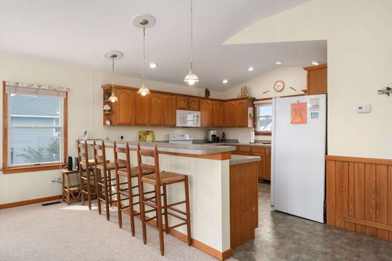 WH567: Sunshine Daydream | TL Dining Area- Seating for 10, Kitchen Island Seating for 4