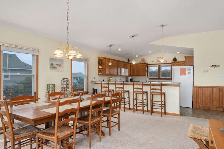 WH567: Sunshine Daydream | TL Dining Area- Seating for 10, Kitchen Island Seating for 4