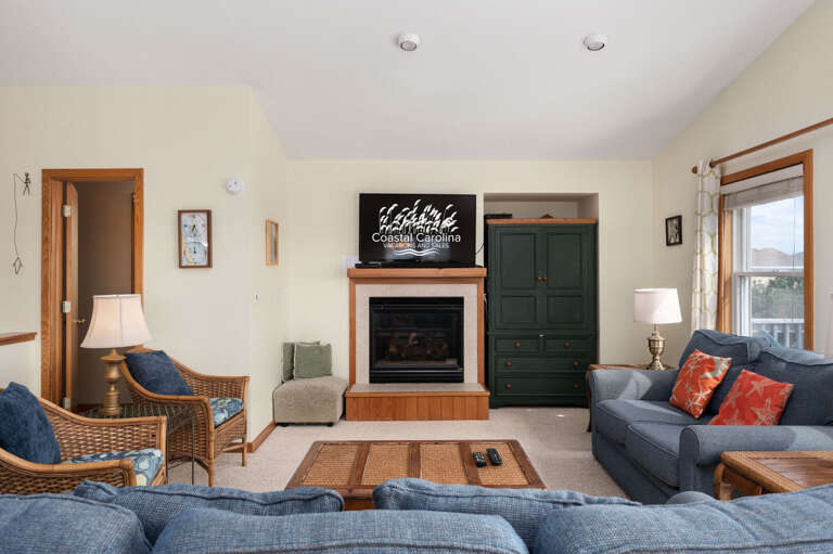 WH567: Sunshine Daydream | TL Living Area, Deck Access, Half Bath, Fireplace (Off-Season Only)