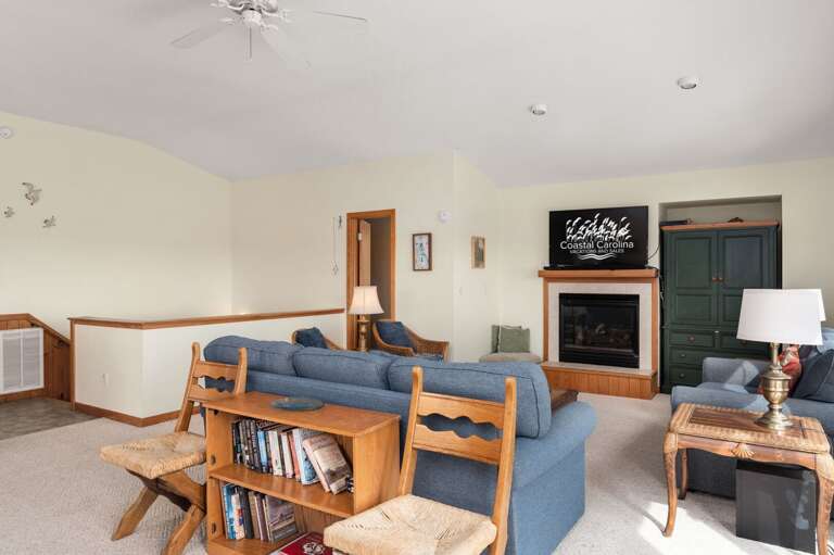 WH567: Sunshine Daydream | TL Living Area, Deck Access, Half Bath, Fireplace (Off-Season Only)