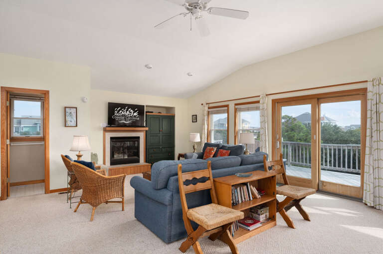 WH567: Sunshine Daydream | TL Living Area, Deck Access, Half Bath, Fireplace (Off-Season Only)