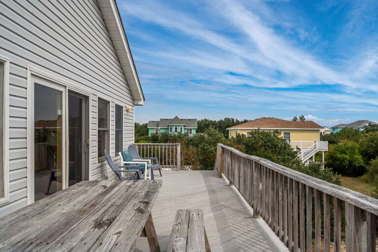 WH567: Sunshine Daydream | TL Rear Exterior Deck