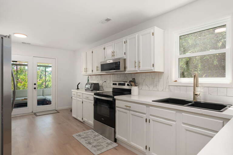 NH515: Club Paradise | ML Kitchen Area - Sun Room and Deck Access