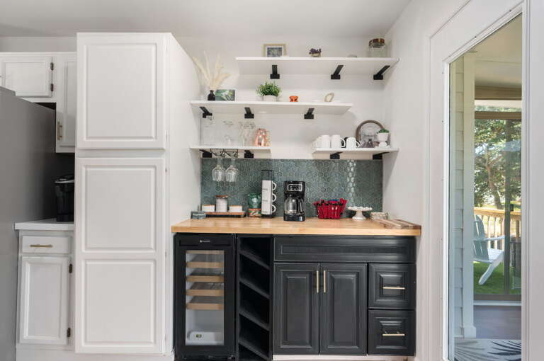 NH515: Club Paradise | ML Kitchen Area - Sun Room and Deck Access