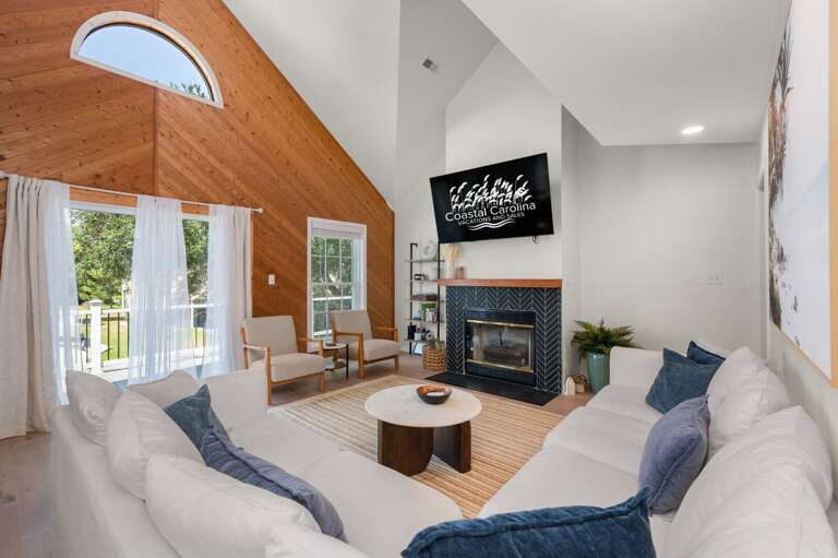 NH515: Club Paradise | ML Living Room - Deck Access