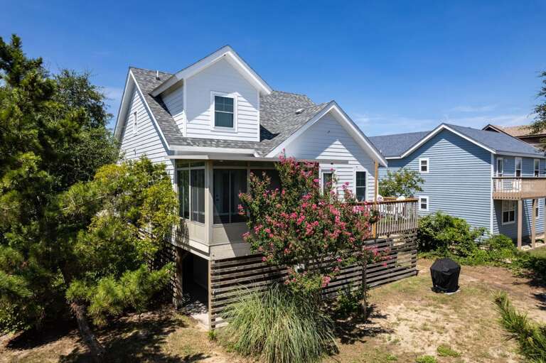 NH515: Club Paradise | Rear Exterior