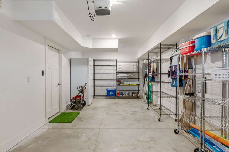 KH252: Between the Cs | Garage