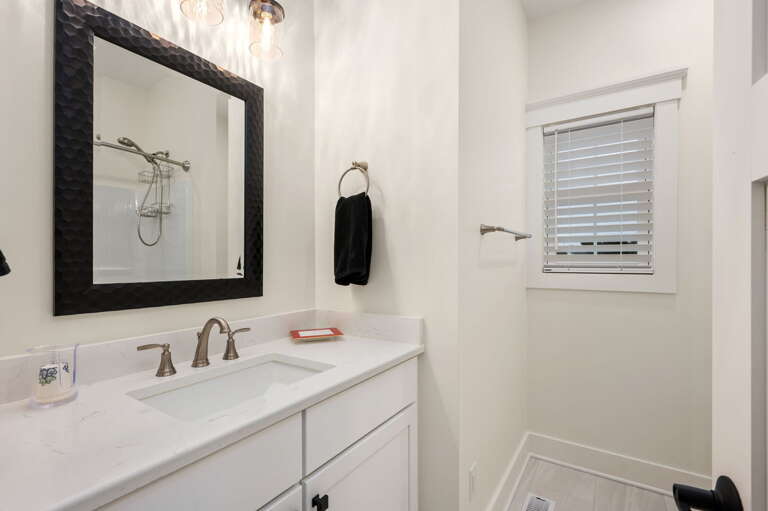 KH252: Between the Cs | ML Full Bath