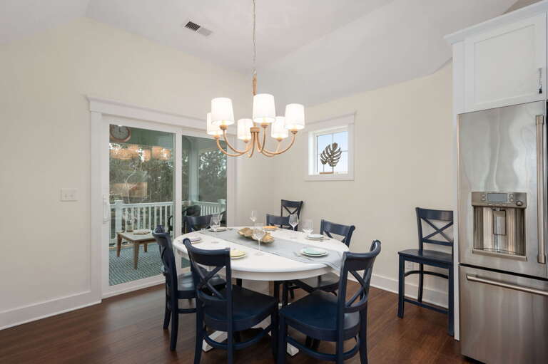 KH252: Between the Cs | TL Dining Area - Seating for 6, Deck Access