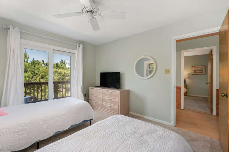 SH153: Sandy Sea View | ML Bedroom 2 - Two Twin Beds SH153: Sandy Sea View | ML Bedroom 2 - Two Twin Beds