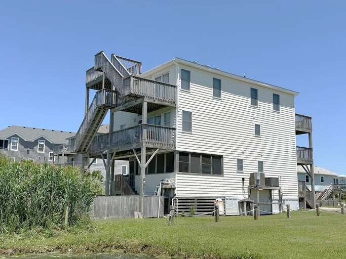 SNH263: Gone Coastal | Rear Exterior