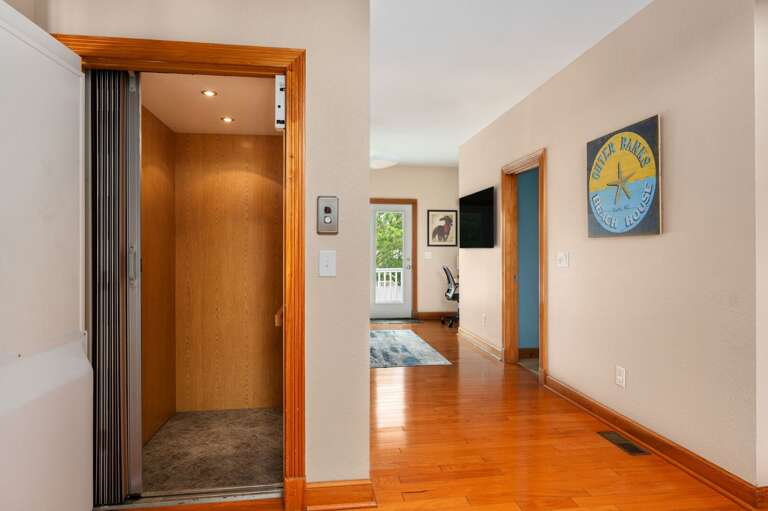 CC230: A Shore Thing | Elevator (Goes to All Floors)