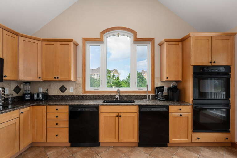 CC230: A Shore Thing | TL Kitchen - Island Seating for 4