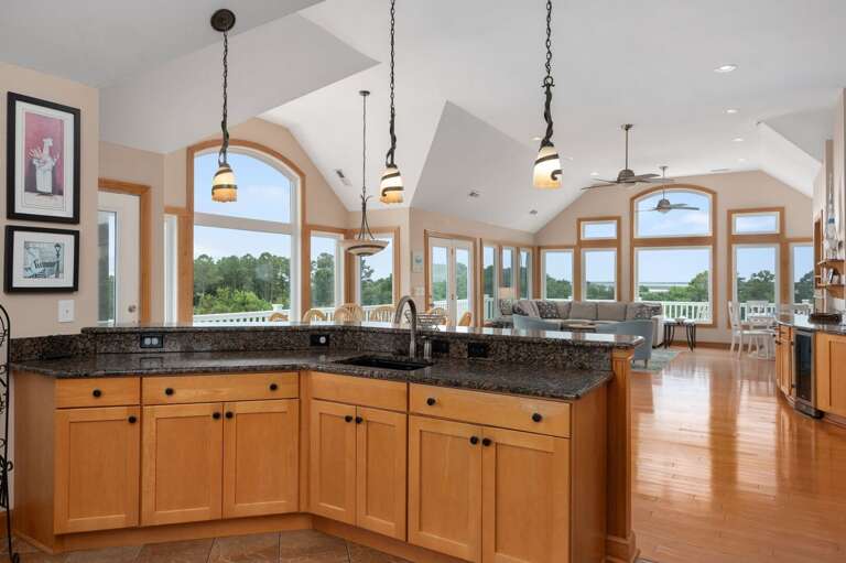 CC230: A Shore Thing | TL Kitchen - Island Seating for 4