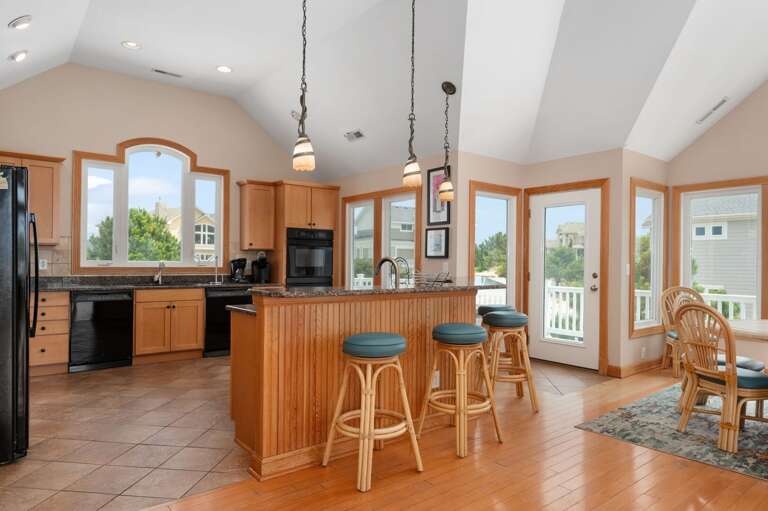 CC230: A Shore Thing | TL Kitchen - Island Seating for 4