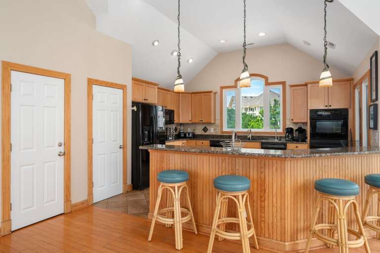 CC230: A Shore Thing | TL Kitchen - Island Seating for 4