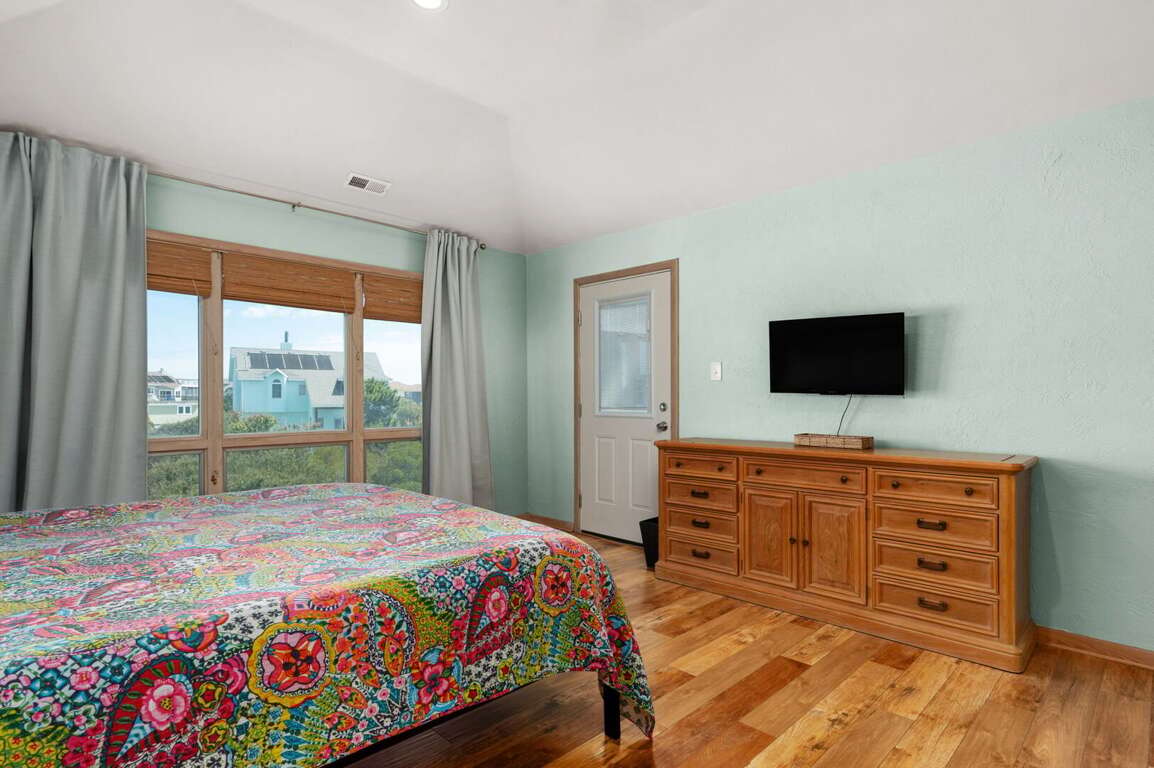 DK202: Quackin n Relaxin | TL Bedroom 4 - King, Private Bath, Deck Access DK202: Quackin n Relaxin | TL Bedroom 4 - King, Private Bath, Deck Access