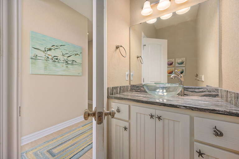 DK290: Point of View | ML Half Bath