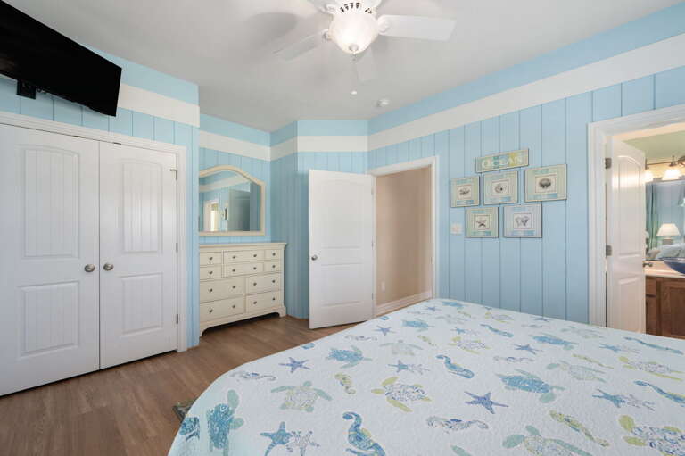 DK290: Point of View | ML Bedroom 2 - King, Private Bath, Deck Access