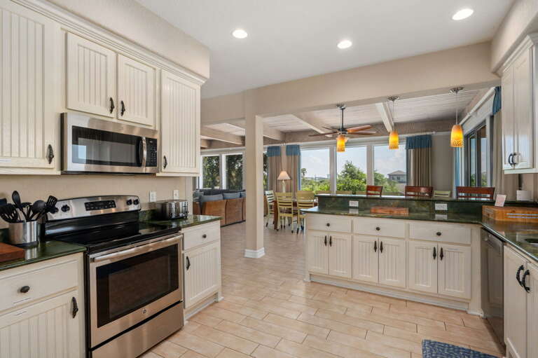 DK290: Point of View | ML Kitchen Area - Island Seating for 3