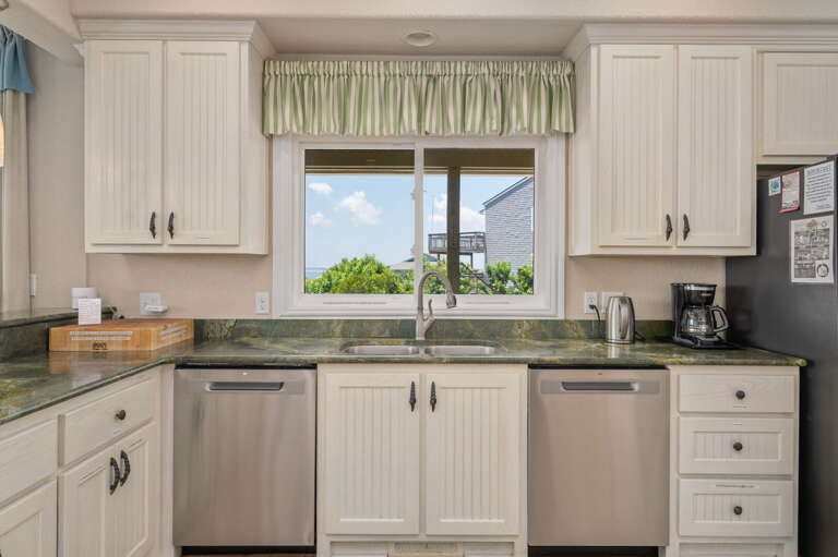 DK290: Point of View | ML Kitchen Area - Island Seating for 3