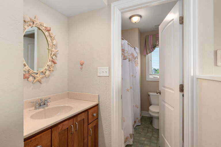 DK290: Point of View | TL Bedroom 4 - Queen, Private Bath, Deck Access