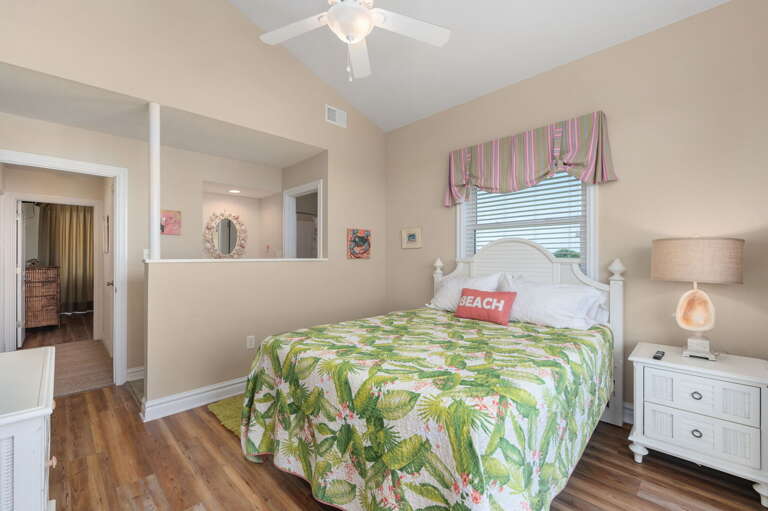 DK290: Point of View | TL Bedroom 4 - Queen, Private Bath, Deck Access