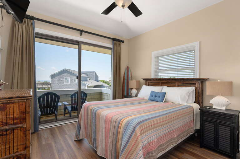 DK290: Point of View | TL Bedroom 4 - Queen, Private Bath, Deck Access