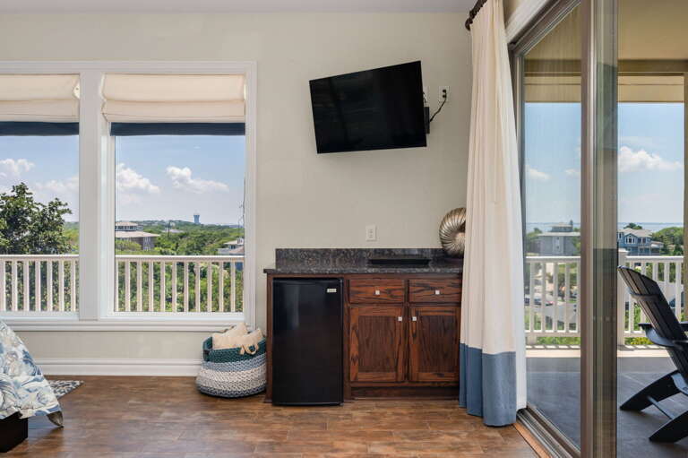 DK290: Point of View | TL Bedroom 5 - King, Private Bath, Deck Access