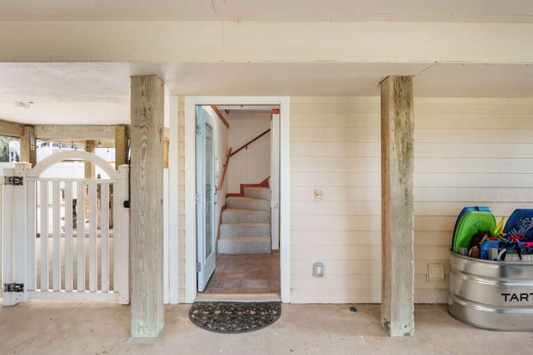 DK347: "Ehh, What's up, Duck" | LL Carport Entry