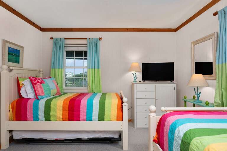 DK347: "Ehh, What's up, Duck" | ML Bedroom 1 - Two Twin Beds