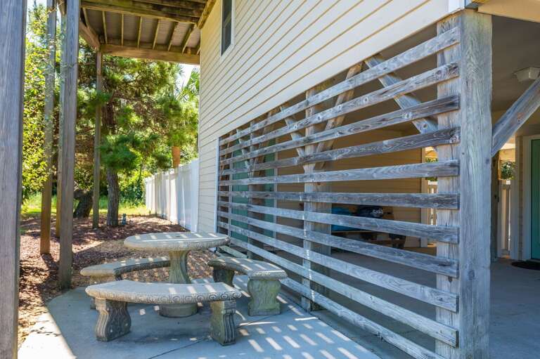 DK347: "Ehh, What's up, Duck" | Picnic Table