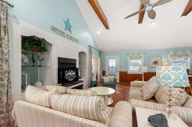 DK347: "Ehh, What's up, Duck" | TL Living Area - Deck Access