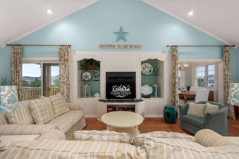 DK347: "Ehh, What's up, Duck" | TL Living Area - Deck Access