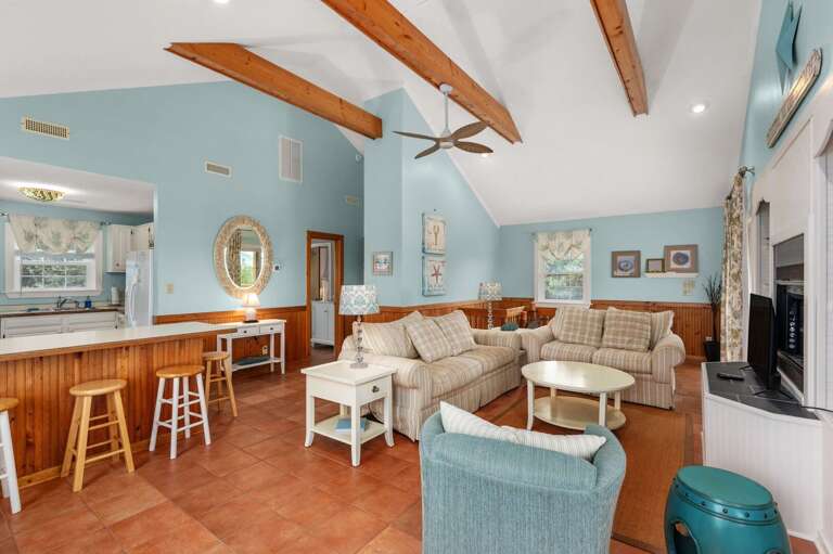 DK347: "Ehh, What's up, Duck" | TL Living Area - Deck Access