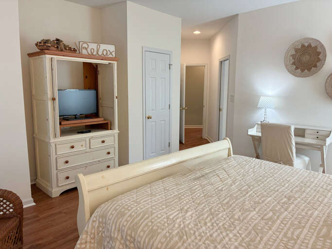 MB67: Coast to Coast | LL Bedroom 1 - King, Private Bath MB67: Coast to Coast | LL Bedroom 1 - King, Private Bath
