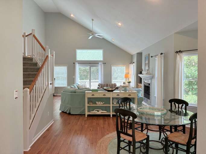MB67: Coast to Coast | LL Entry - Breakfast Nook and Living Area MB67: Coast to Coast | LL Entry - Breakfast Nook and Living Area