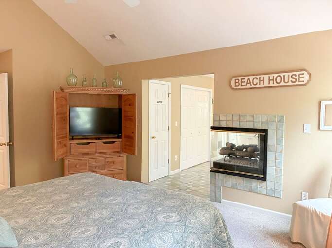 MB67: Coast to Coast | TL Bedroom 2 - King, Private Bath MB67: Coast to Coast | TL Bedroom 2 - King, Private Bath