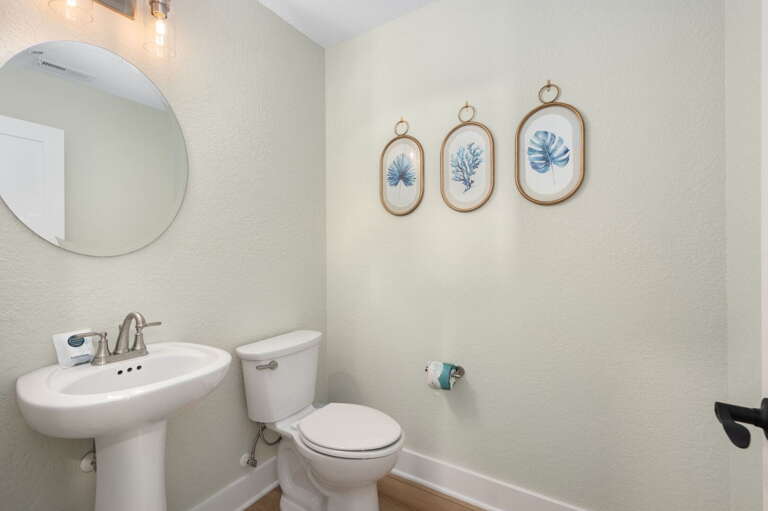 NH369: Nags Head 369 | LL Half Bath