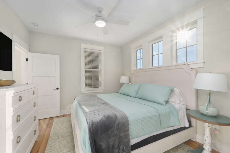 NH369: Nags Head 369 | ML Bedroom 2 - King, Private Bath (Shower Only)