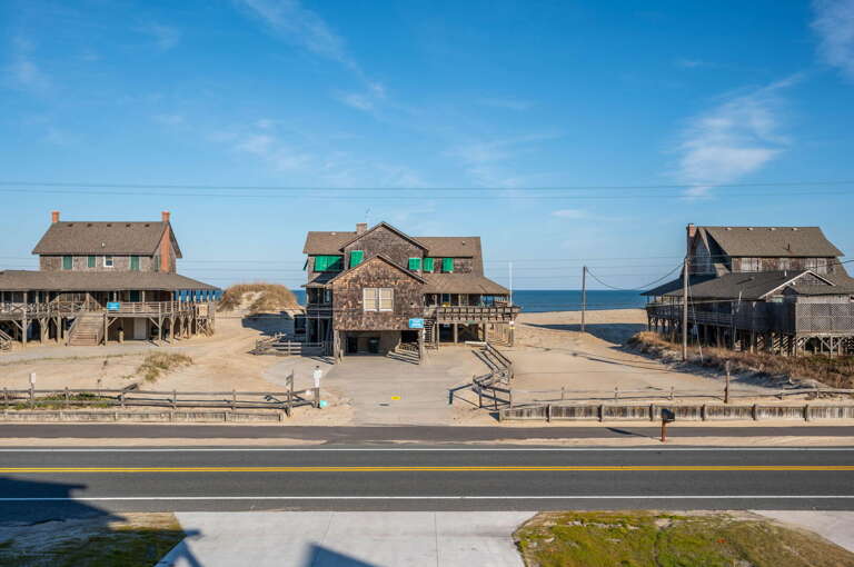 NH369: Nags Head 369 | ML Covered Deck - View