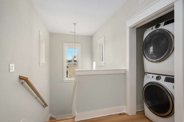 NH369: Nags Head 369 | TL Laundry Area