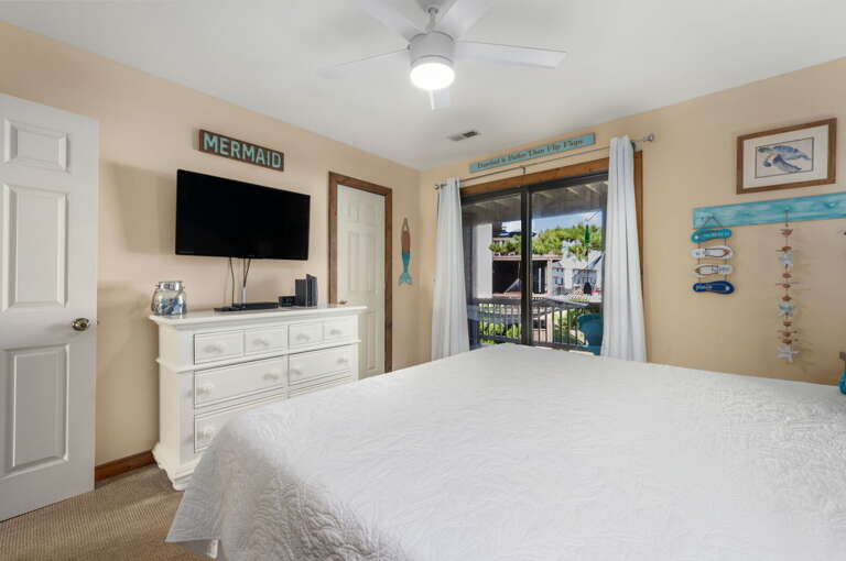 SDG2: Sea Glass Shack | ML Bedroom 1 - King, Private Bath, Deck Access SDG2: Sea Glass Shack | ML Bedroom 1 - King, Private Bath, Deck Access