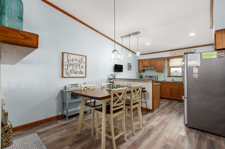 SDG2: Sea Glass Shack | TL Dining Area - Seating for 4 SDG2: Sea Glass Shack | TL Dining Area - Seating for 4