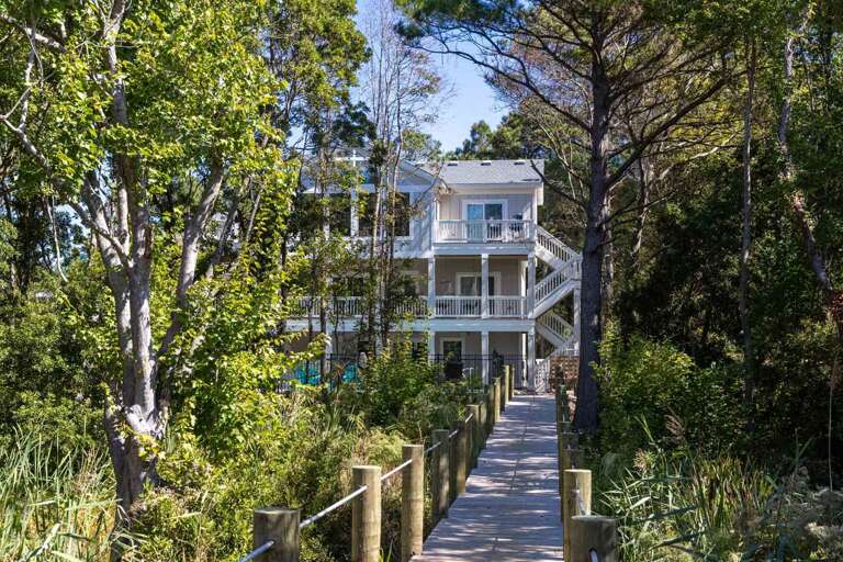 M850: Once Upon a Tide | Rear Exterior - View from Dock