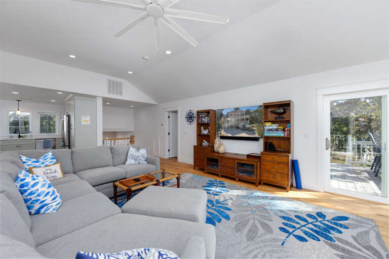 M850: Once Upon a Tide | TL Living Area - Deck Access