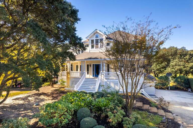 CC257: 16 Sunset | Front Exterior