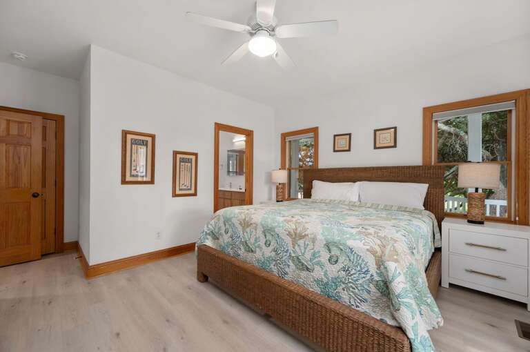 CC257: 16 Sunset | ML Bedroom 2- King, Private Bath, Deck Access